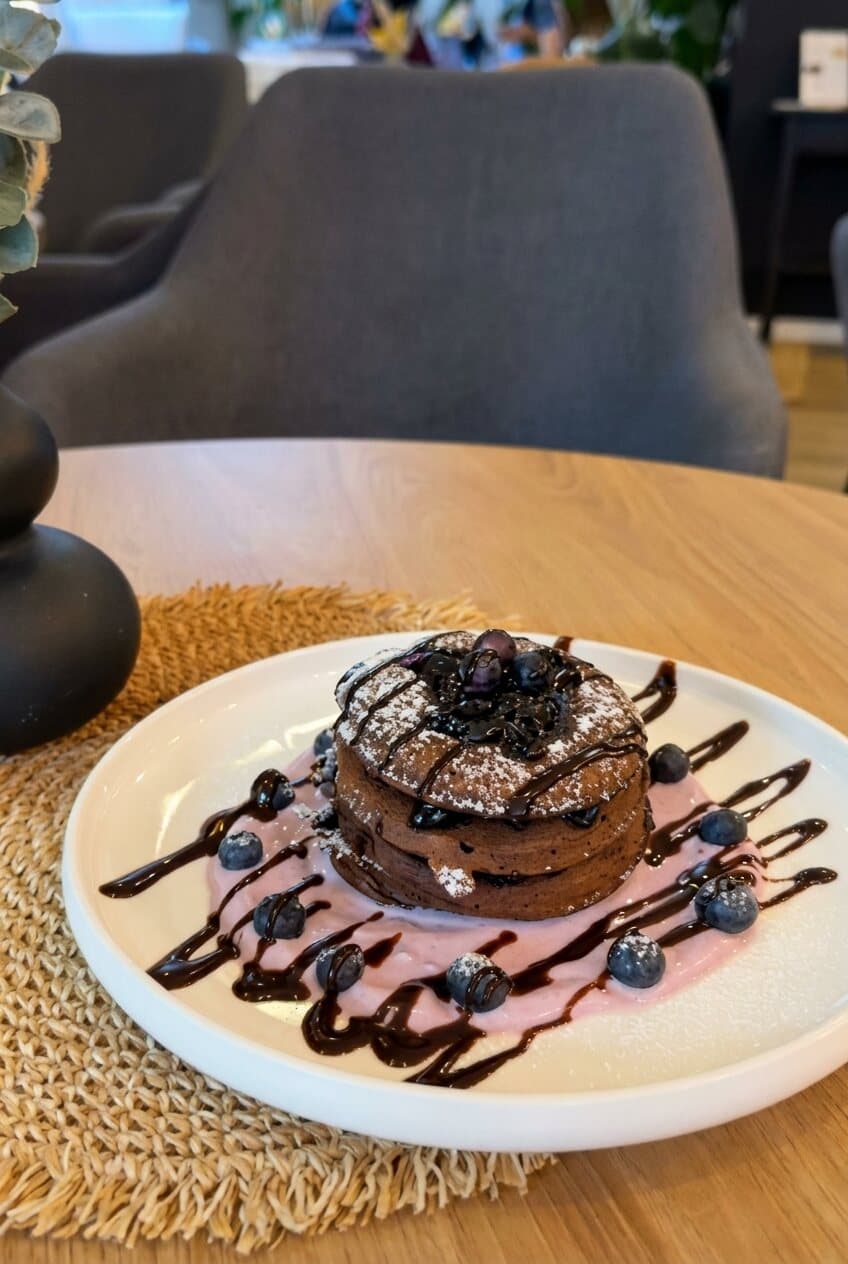Čučoriedkové lievance s čokoládou a mascarpone krémom